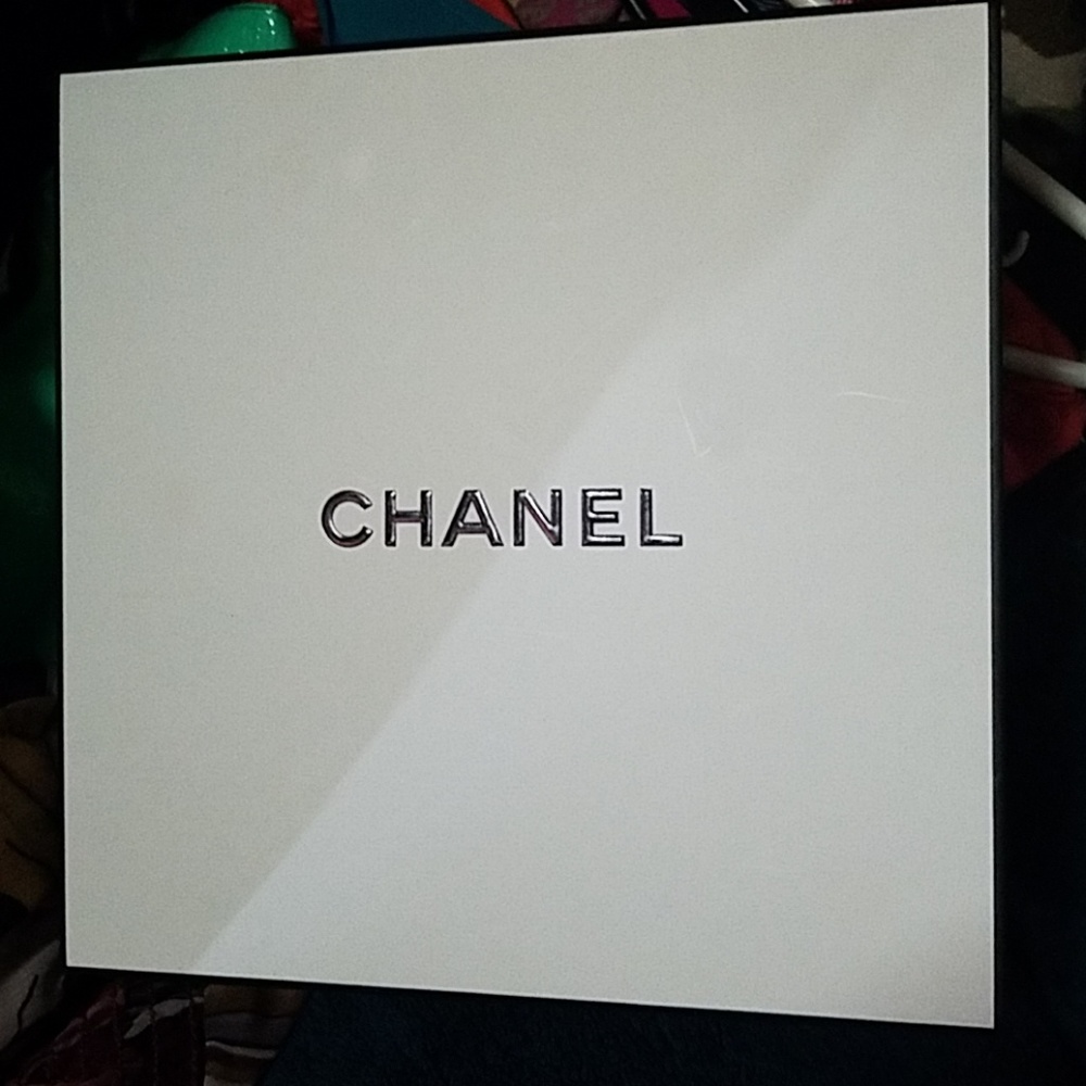 Channel perfume box-empty